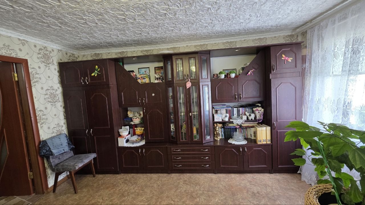 В продаже отличный Дом в Червонопартизанске р-н 63, ул. Матросова. Дом газифицирован🔥 Есть скважина 💦, вода заведена, горячая, холодная. Площадь =103,1 m. Участок =10 соток, земля приватизирована! Кирпичный дом, утеплён. Планировка: большой зал, кухня-гостинная, 2 спальни. Санузел в доме, туалет раздельный. Л...