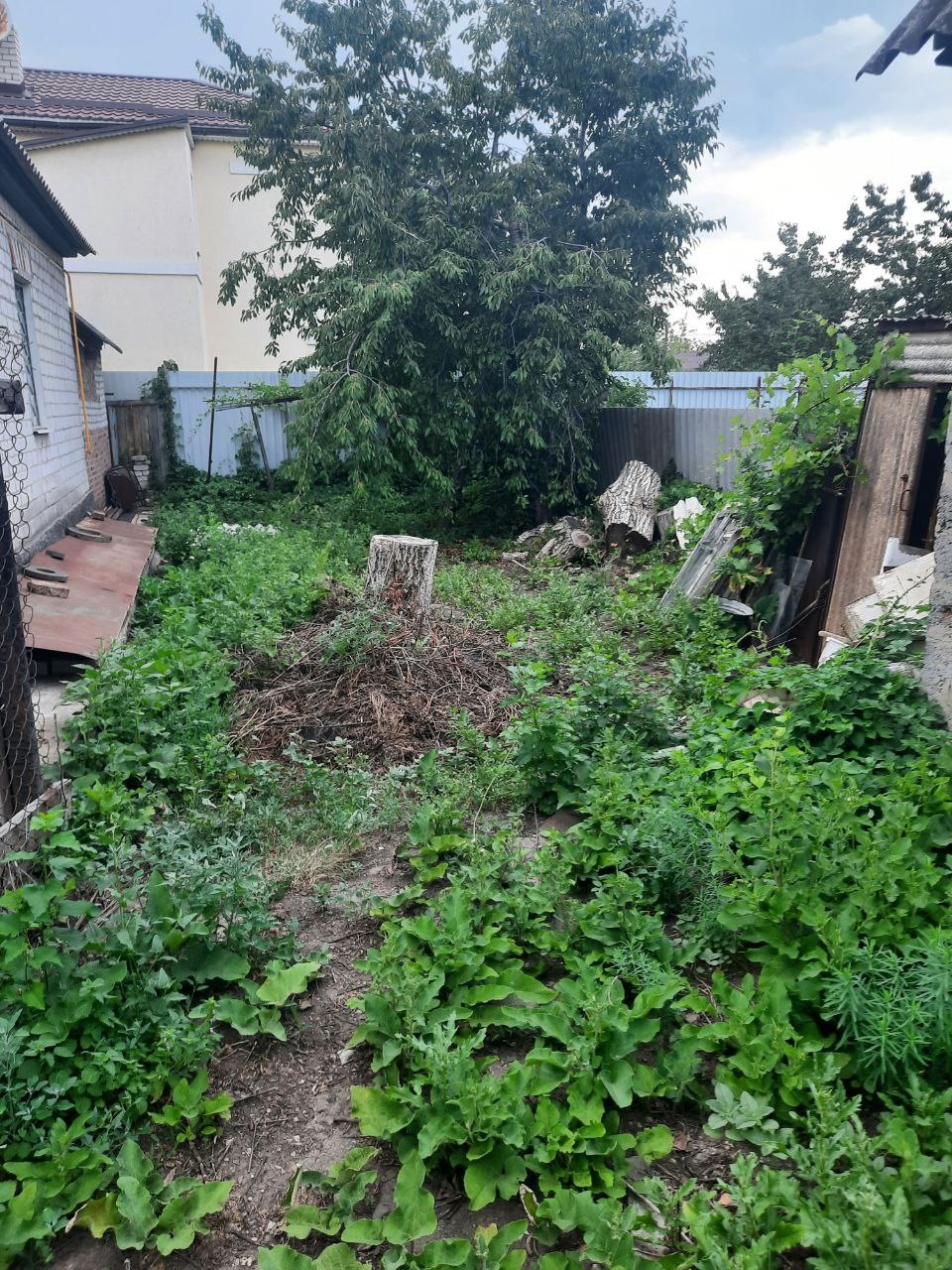Продам дом . Жовтневый район. Ул.Чкалова 4комнаты Площадь 57м2 Отличное место. Дом под Кап.ремонт к сделке Земля не приват 3млн 7959 1660026 7959 029 80 70