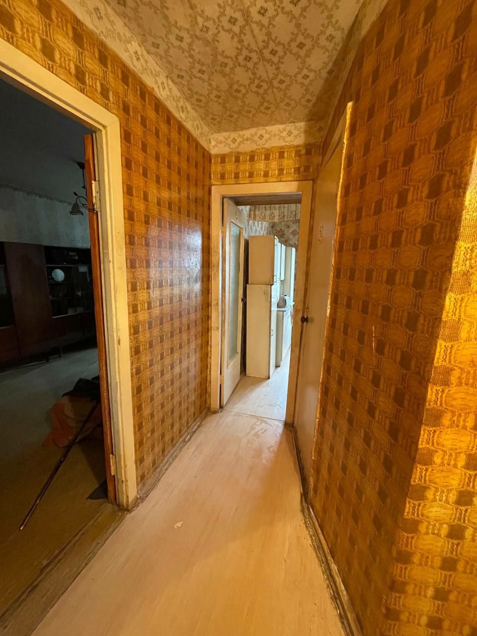 Продам 1-ком.квартиру 32кв.м. по ул. Геологическая (в р-не квартала Щербакова).2/5 эт. Дом кирпичный , квартира в середине дома, не угловая. Тихий спальный район, удобная транспортная развязка. . В квартире пластиковые трубы отопления, подвод воды, канализация. Счетчик воды заменены в марте 2025 года. Балкон ...