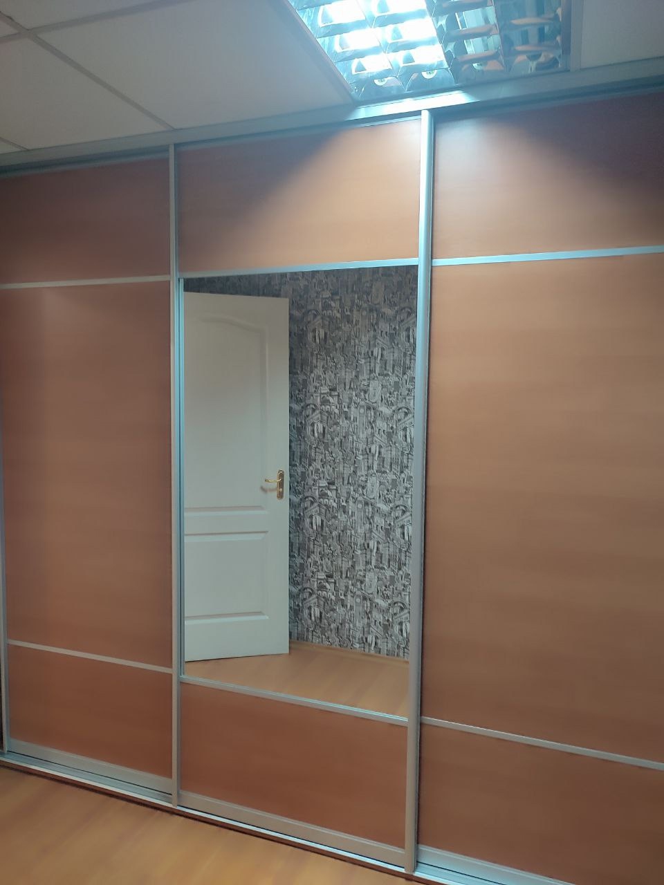 🏡2-х комнатная квартира Центр р-н Институт Культуры 💰5 300 000р. Ленинский район р-н Красной площади ул. Т.Г. Шевченко 1/5 эт., высота цоколя 4 м. Общ. пл. 43 кв.м, кухня 8 кв.м, окна м/п, кондиционер, счетчики газ, свет, вода, новая проводка. . ☎️Олег Борисович +7(959)105-38-88...